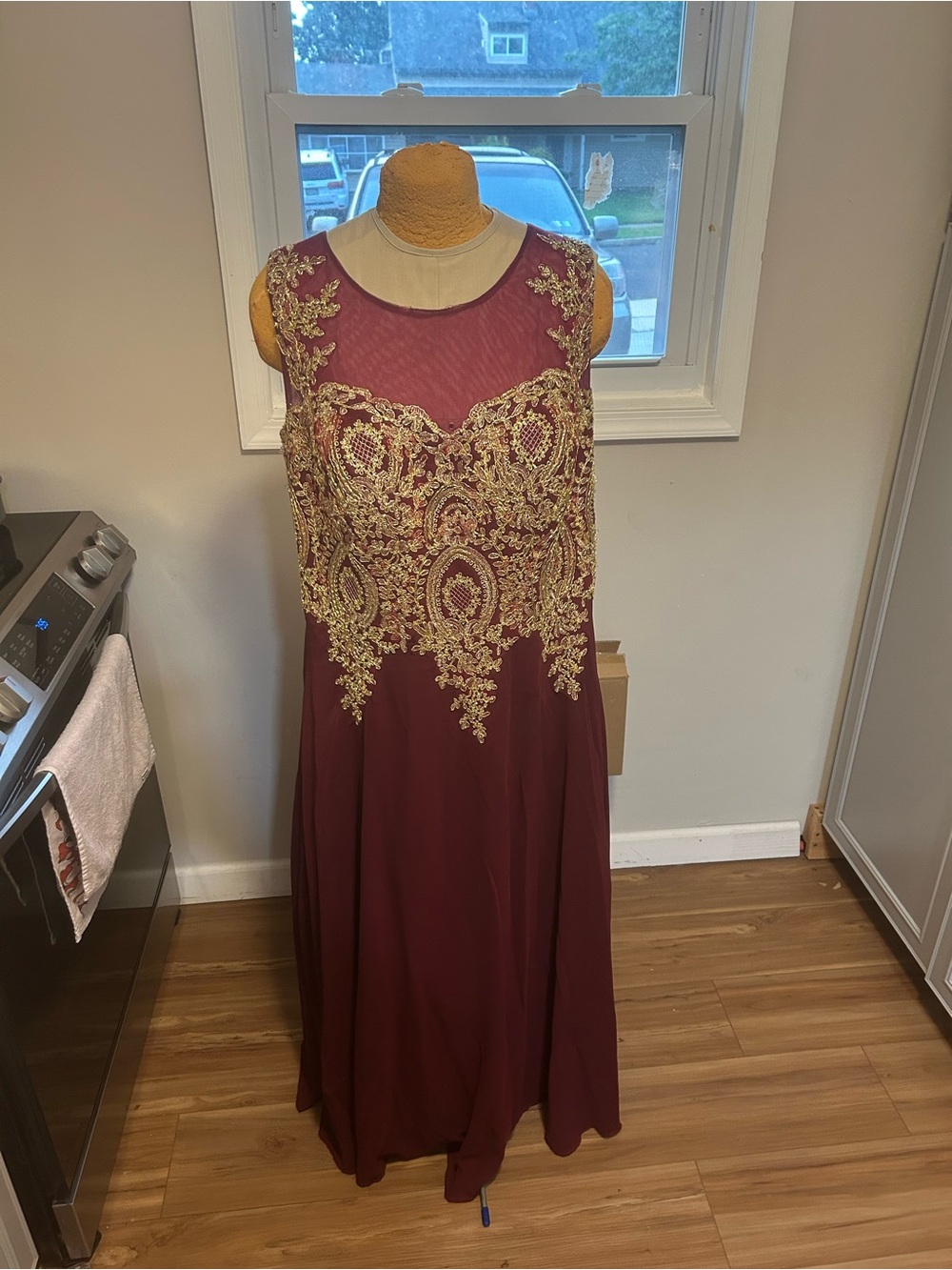 Women's Burgundy Evening Gown with Gold Embellishment 16/18